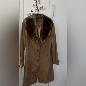 -Lauren Ralph Lauren
-Women's Faux-Fur-Collar Coat-
- size 16
- Never worn
